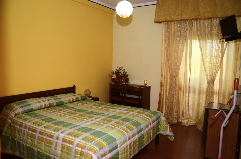 Hotel Ristorante Il Pino Chiusi Habitación foto