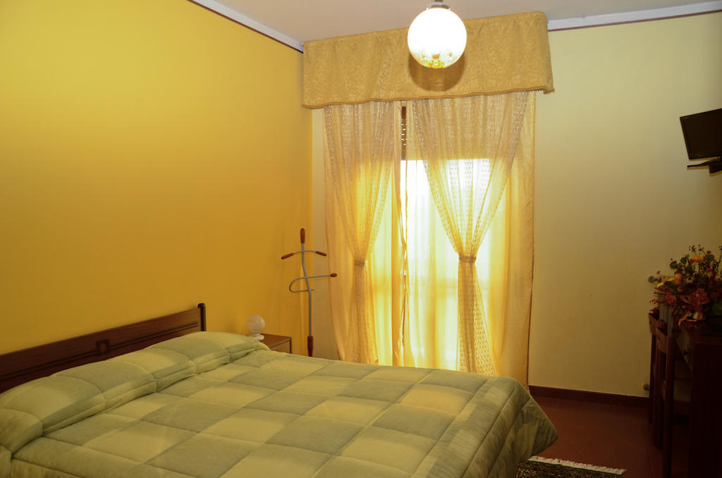 Hotel Ristorante Il Pino Chiusi Habitación foto